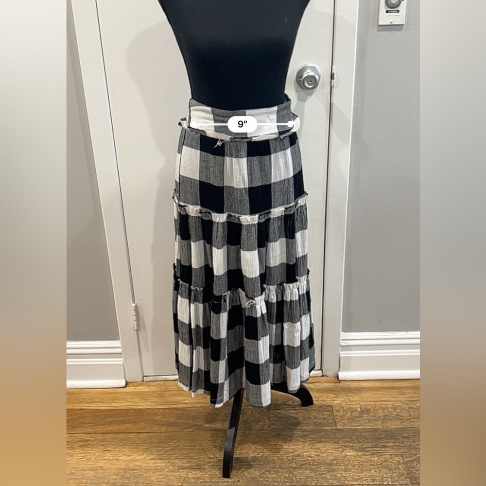 ASOS Petite Black and white gingham midis skirt
Good condition - Picture 2 of 4